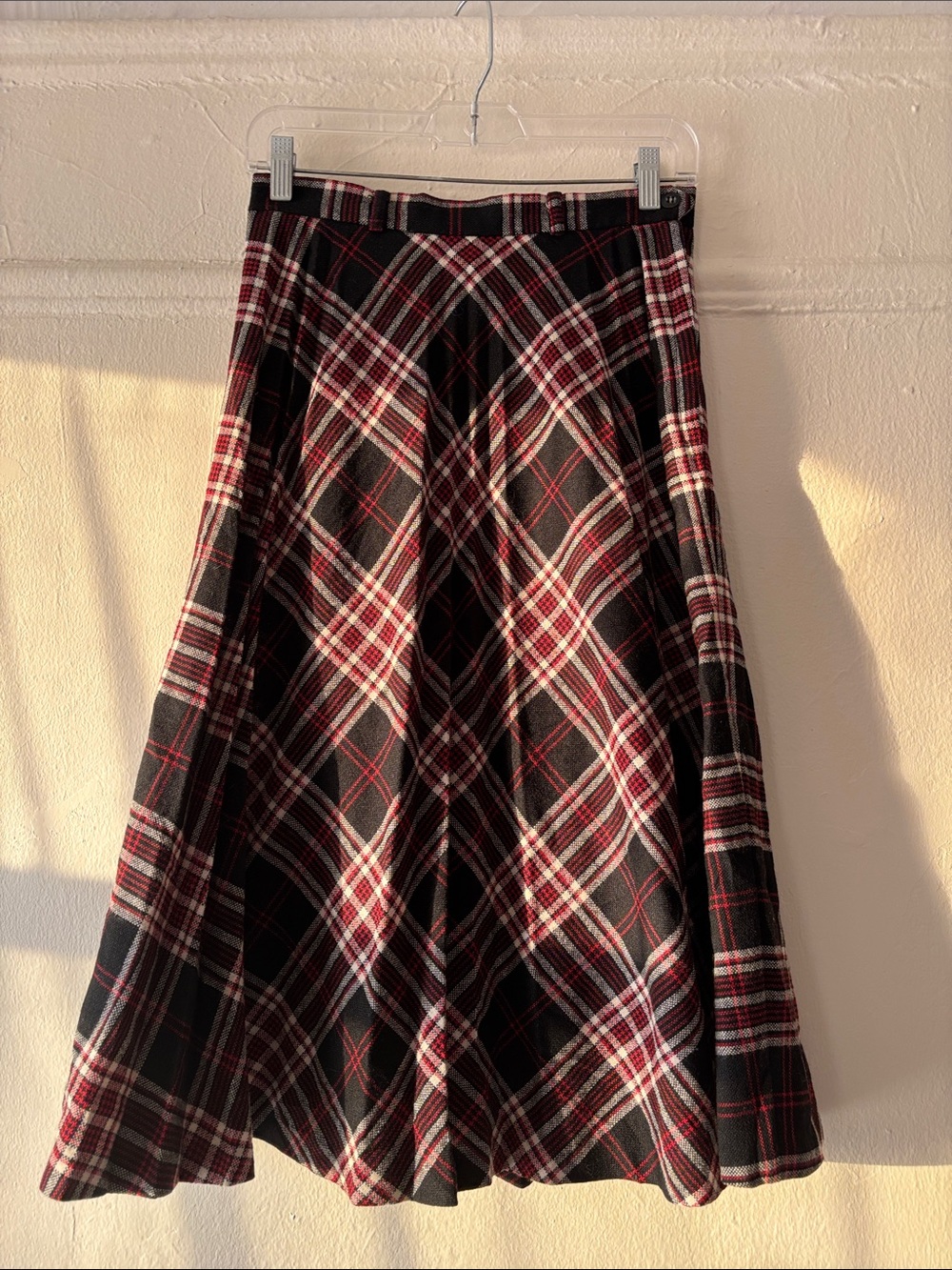 Vintage Plaid A-Line Midi Skirt in Black and Red